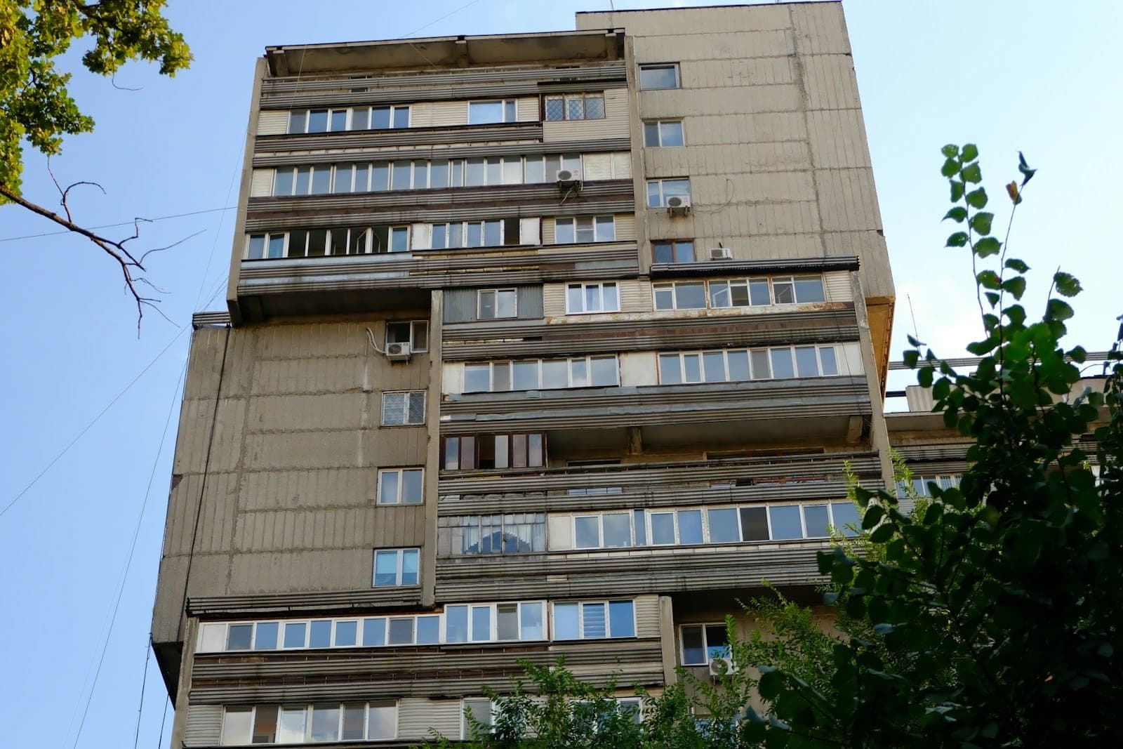 Fațada unui bloc nou din Chișinău